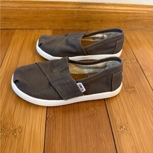 TOMS Kids Gray Slip-On Shoes -T10
